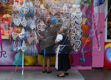 Những quầy lưu niệm tại lễ hội