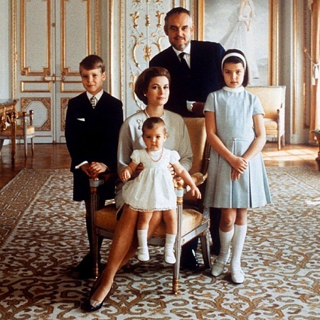 30 năm sau cái chết của công nương xứ Monaco - 17 1969: Đầy đủ cả gia đình của Grace Kelly với sự ra đời của công chúa út Stephanie.