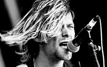 John Lennon- Ca sĩ hát rock xuất sắc nhất thế giới trong 60 năm qua - 5 David Bowie (8/1/1947) xếp thứ ba.
