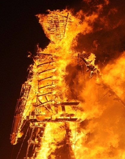 Lễ hội hoang dã "Burning Man" trên sa mạc - 7 Khoảng không gian rộng lớn của sa mạc là khu trưng bày rỗng rãi và tự do của các nghệ sĩ