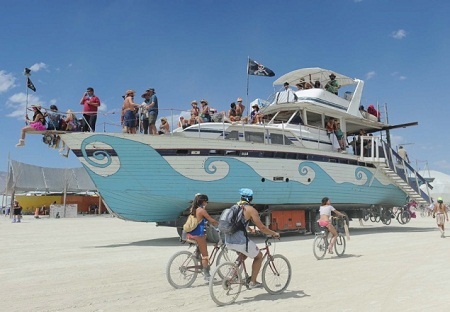Lễ hội hoang dã "Burning Man" trên sa mạc - 11 Thuy
