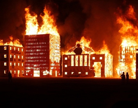 Lễ hội hoang dã "Burning Man" trên sa mạc - 8 Khoảng không gian rộng lớn của sa mạc là khu trưng bày rỗng rãi và tự do của các nghệ sĩ