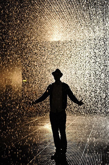 Trải nghiệm thú vị với "căn phòng mưa rơi" - 10 Hồ Bích Ngọc