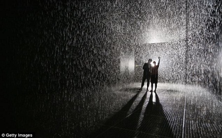 Trải nghiệm thú vị với "căn phòng mưa rơi" - 12 Hồ Bích Ngọc