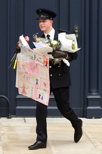 Hoàng tử Guillaume và công nương Stephanie trong lễ đăng ký kết hôn tại tòa thị chính ở Luxembourg.