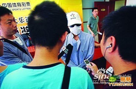 Một người thắng giải xổ số trị giá 40 triệu tệ ở tỉnh Quý Châu năm 2007.