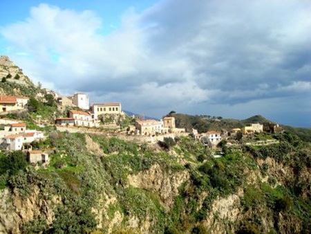 Cửa Vạn trở thành một trong những ngôi làng đẹp nhất thế giới - 5 Làng Savoca ở Italy