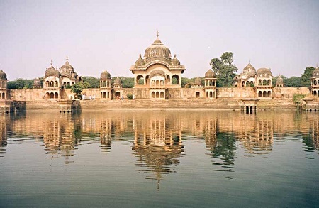 Thành phố của những góa phụ - 1 Thành phố Vrindavan - Thành phố của những ngôi đền cổ và những góa phụ