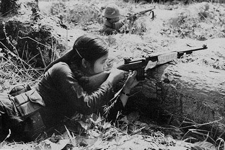 Hình ảnh phụ nữ Việt Nam trong mắt thế giới - 5 William J. Duiker, tác giả của cuốn sách