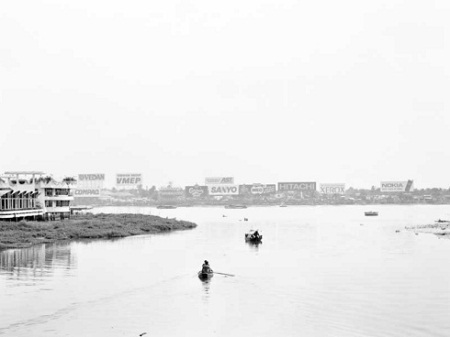 Nhiếp ảnh gia gốc Việt đoạt giải “Thiên tài” trị giá nửa triệu đô - 8 Thành phố Hồ Chí Minh, 1995