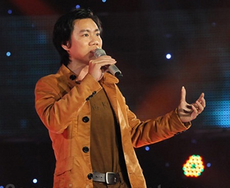 Bảo Anh và Phương Linh dừng chân tại Giọng hát Việt - 4 Nguyễn Kiên Giang đã mạnh dạn thử nghiệm với phong cách rock khá nặng trong