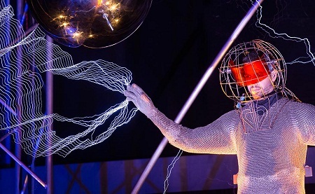 Khi ảo thuật gia "tung hứng" với... mạng sống - 2 Tiết mục biểu diễn của David Blaine tại New York