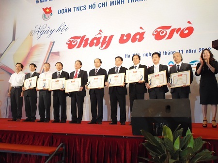 Các thầy cô thuộc khối Đại học – Cao đẳng.