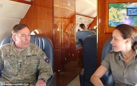 Bê bối tình dục của giám đốc CIA chuẩn bị lên phim - 4 Cô Broadwell lần đầu tiên gặp tướng Petraeus ở trường Đại học Havard khi cô còn là một sinh viên