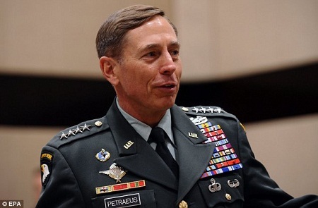 Bê bối tình dục của giám đốc CIA chuẩn bị lên phim - 1 Tướng David Howell Petraeus