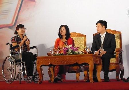 Chương trình văn nghệ chào mừng của các thế hệ học sinh.