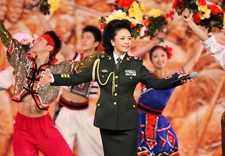 Nghe giọng ca "hút hồn" của phu nhân ông Tập Cận Bình - 5 Tờ