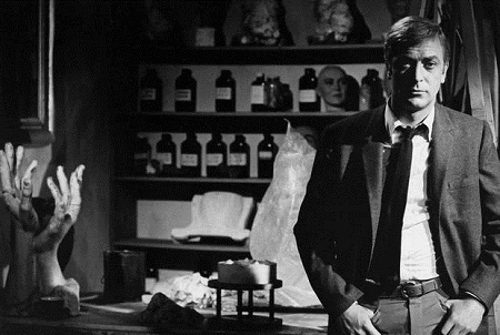 Nhìn lại “thế hệ bạc của Hollywood” - 8 Michael Caine trên trường quay của phim “Gambit” (1965)