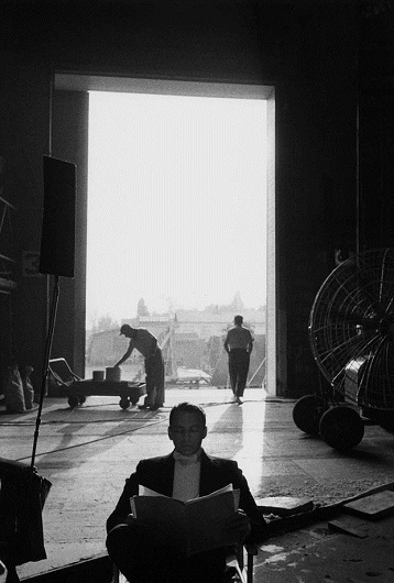 Nhìn lại “thế hệ bạc của Hollywood” - 9 Frank Sinatra trên trường quay phim “Can can” (1959)