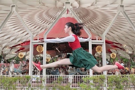 Sức hút từ hình ảnh cô gái bay