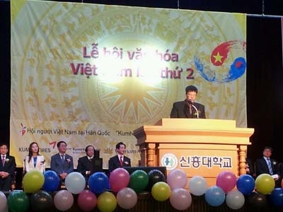Lễ hội văn hóa Việt Nam tại Hàn Quốc lần thứ 2 - 1 Chủ tịch Hội Người Việt Nam tại Hàn Quốc Trần Hải Linh phát biểu khai mạc lễ hội