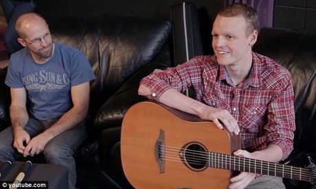 Ca khúc của cậu bé ung thư gây sốt cư dân mạng