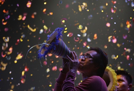 Thế giới đón năm mới tưng bừng qua ảnh - 11 Màn trình diễn ánh sáng ở thành phố Bắc Kinh.