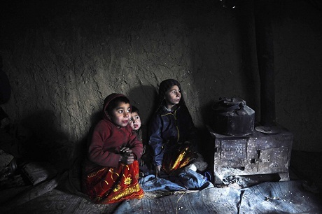 Một em bé với hàng mi bọc trong sương giá, em sống tại thành phố Yakutsk của Cộng hòa Sakha.