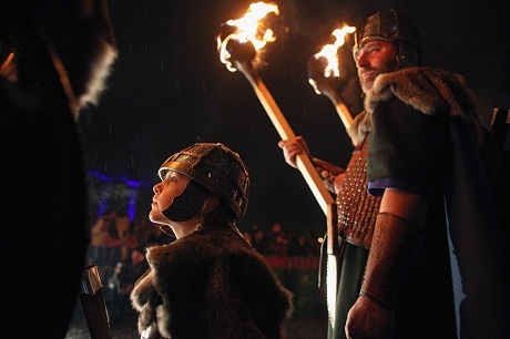 Thế giới đón năm mới tưng bừng qua ảnh - 14 Người dân tụ tập trên Quảng trường Đỏ ở thủ đô Moscow, Nga.