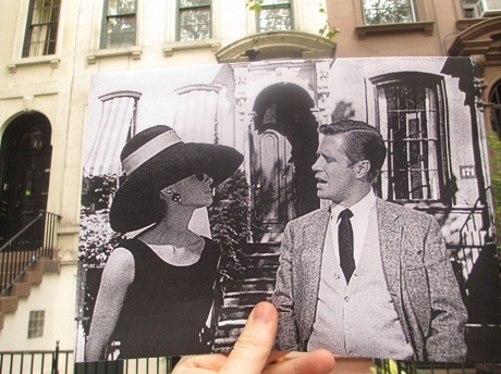 Đến thăm bối cảnh xưa trong những bộ phim nổi tiếng - 2 Audrey Hepburn và George Peppard trên phố 71 trong phim “Breakfast at Tiffany’s”.