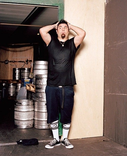 Hình ảnh nghệ sỹ phía sau cánh gà sân khấu - 10 Chino Moreno của nhóm Deftones