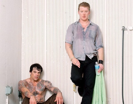 Hình ảnh nghệ sỹ phía sau cánh gà sân khấu - 4 Các thành viên của nhóm Queens of the Stone Age