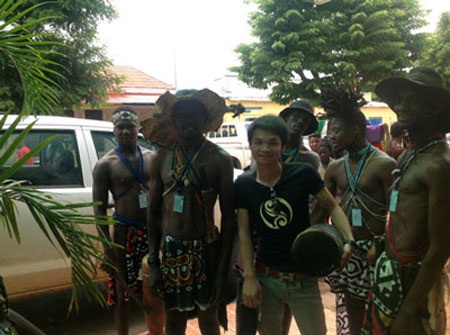 Câu chuyện làm giàu ở Châu Phi của bạn trẻ Đặng Văn Hòa rất đặc biệt