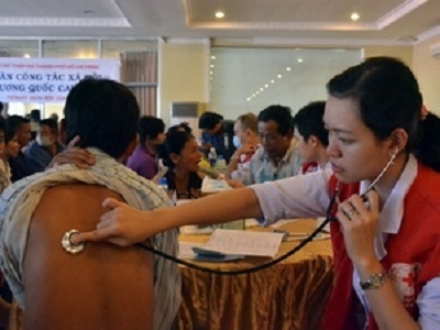 Khám, chữa bệnh miễn phí cho Việt kiều ở Campuchia - 1 Khám, chữa bệnh miễn phí cho Việt kiều ở Campuchia