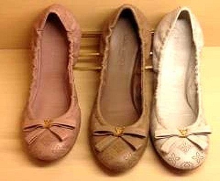 Những đôi giày nhái hiệu LV “không tì vết” được siêu mẫu A. tậu về có giá 2 triệu đồng/đôi