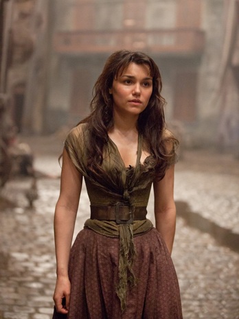 Ngắm những bộ phục trang lộng lẫy nhất được đề cử Oscar - 22 Samantha Barks vào vai Êpônin.