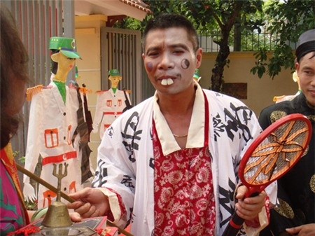 Công Lý trong một vai diễn hài.