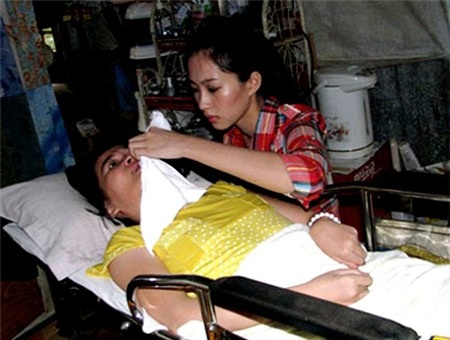 Người đẹp và lòng trắc ẩn của thị phi! - 2 Thu Thảo bên cô giáo Xuân