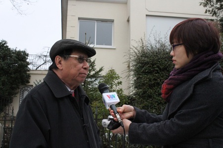 Phóng viên VOV phỏng vấn ông Trịnh Ngọc Thái.