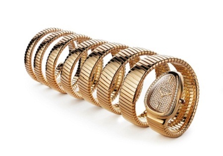 Ngắm những trang sức hình rắn đắt giá - 4 Chất liệu vàng và nạm đá quý, giá 2.450 đô la.