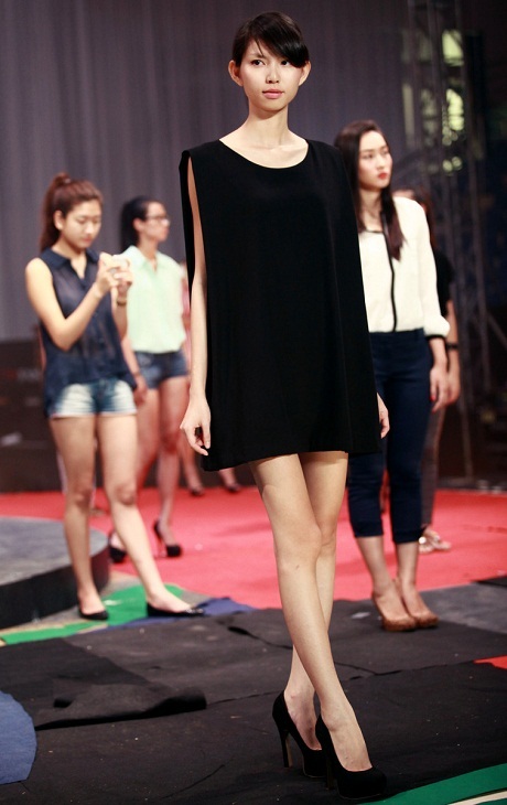Thùy Dương Next Top Model khoe mình hạc xương mai