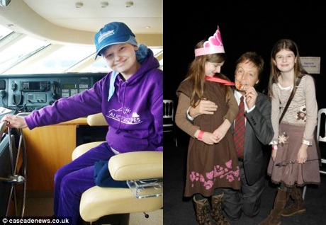 Một cô bé mắc bệnh ung thư đã sống cuộc đời như phim - 4 Alice Pyne (áo sơ mi kẻ xanh) bên cha mẹ và em gái.