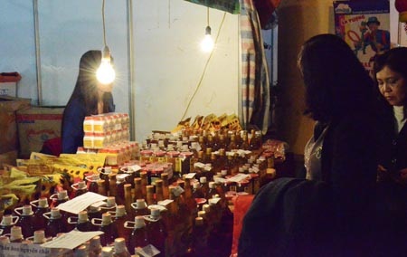 Các mặt hàng thực phẩm rất thu hút khách