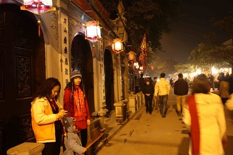 "Ngỡ ngàng" chuyện kể giao thừa của một thanh niên Mỹ (kỳ II) - 1 Kỷ niệm đón giao thừa của một thanh niên Mỹ (Kỳ II)