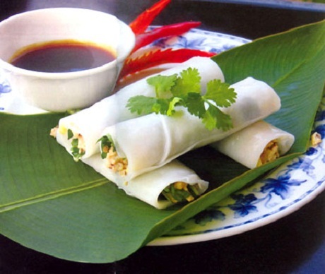 Những món ăn Việt được du khách nước ngoài yêu thích nhất - 14 Phở cuốn cũng là một món ăn chống ngấy rất hiệu quả nếu đã ăn nhiều món xào, rán.