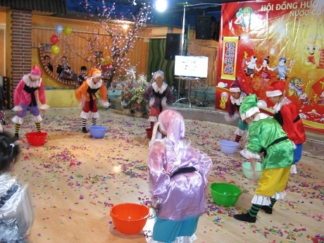 Người xứ Nghệ tại Kiev đón xuân Quý Tỵ - 8 Xa ngàn dặm vẫn bày mâm cỗ Tết