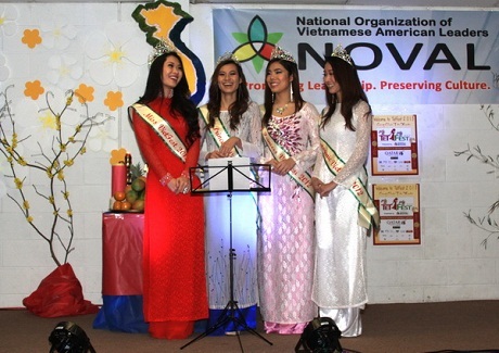 Hay bày bán những vật được cho là sẽ mang lại may mắn cho người mua