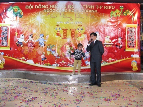 Người xứ Nghệ tại Kiev đón xuân Quý Tỵ - 10 Bao giờ Hồng Lĩnh hết cây