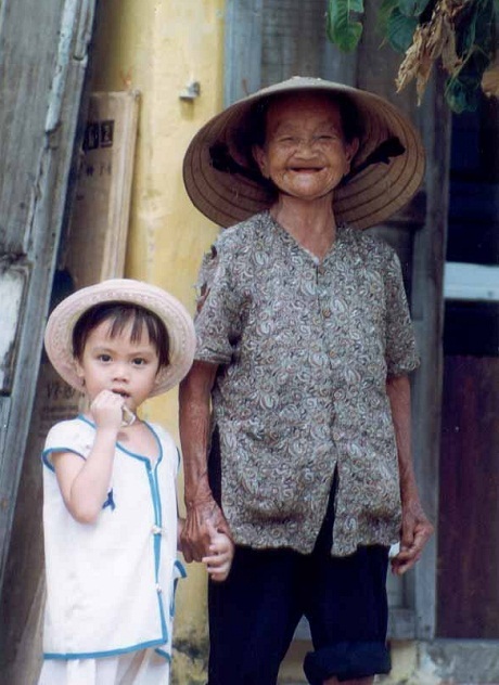 Bà và cháu