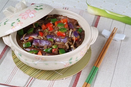 Những món ăn Việt được du khách nước ngoài yêu thích nhất - 21 Cà tím kho tộ.